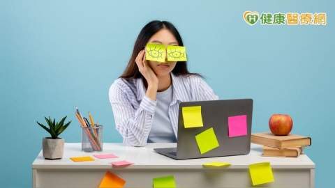 久坐族還在喊懶得運動？研究：每天少坐半小時　身體代謝能力改善