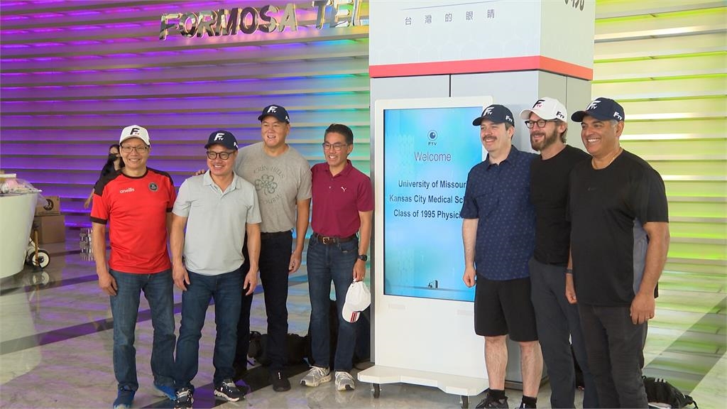 美加團訪民視電視台!看LED虛擬棚、登主播台還探班八點檔