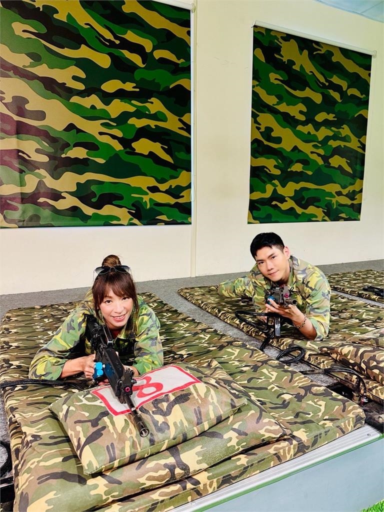 坑道模擬射擊有模有樣！唱軍歌太熟練段慧琳被虧根本是志願役