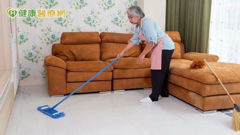 家裡地板忍不住一直擦？醫揭「強迫症vs強迫人格」差很大