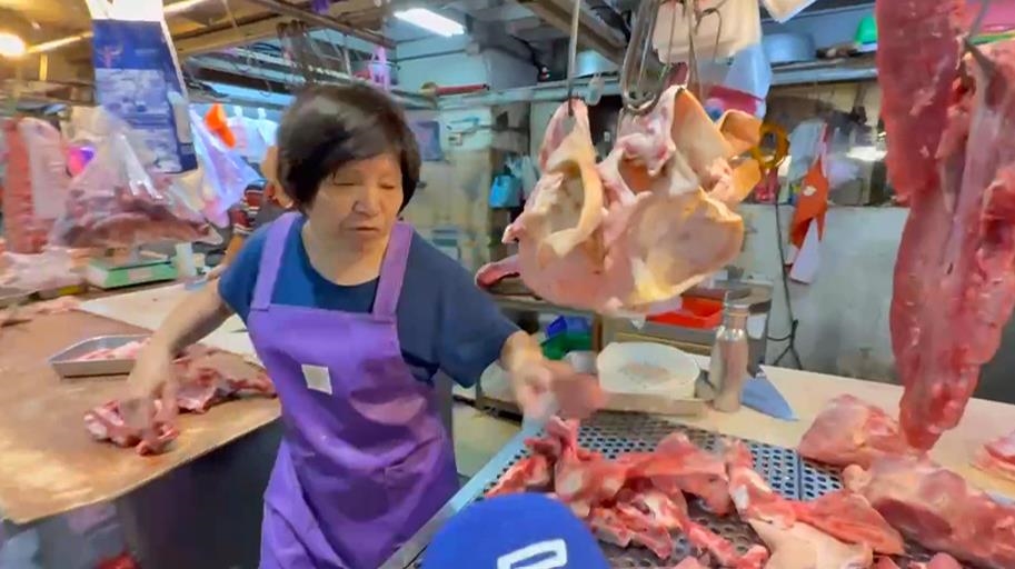 盧秀燕赴建國市場關心豬肉供應 攤商:別辦活動 快補助「卡實在」