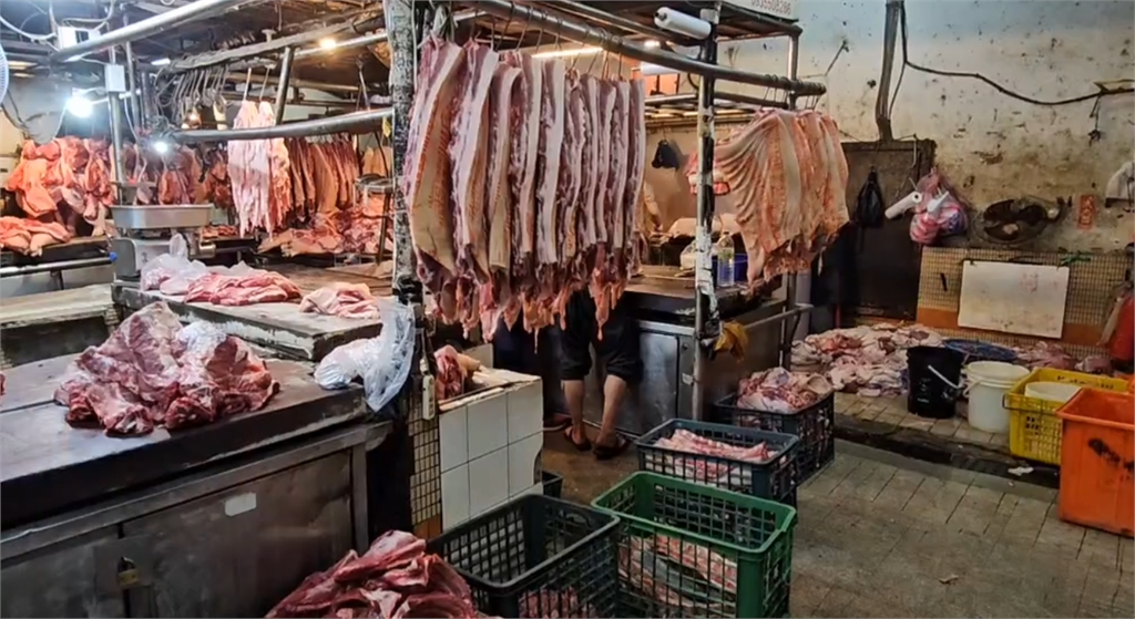 快新聞/溫體豬回歸!基隆攤商叫足豬量 怕民眾搶購忙備貨