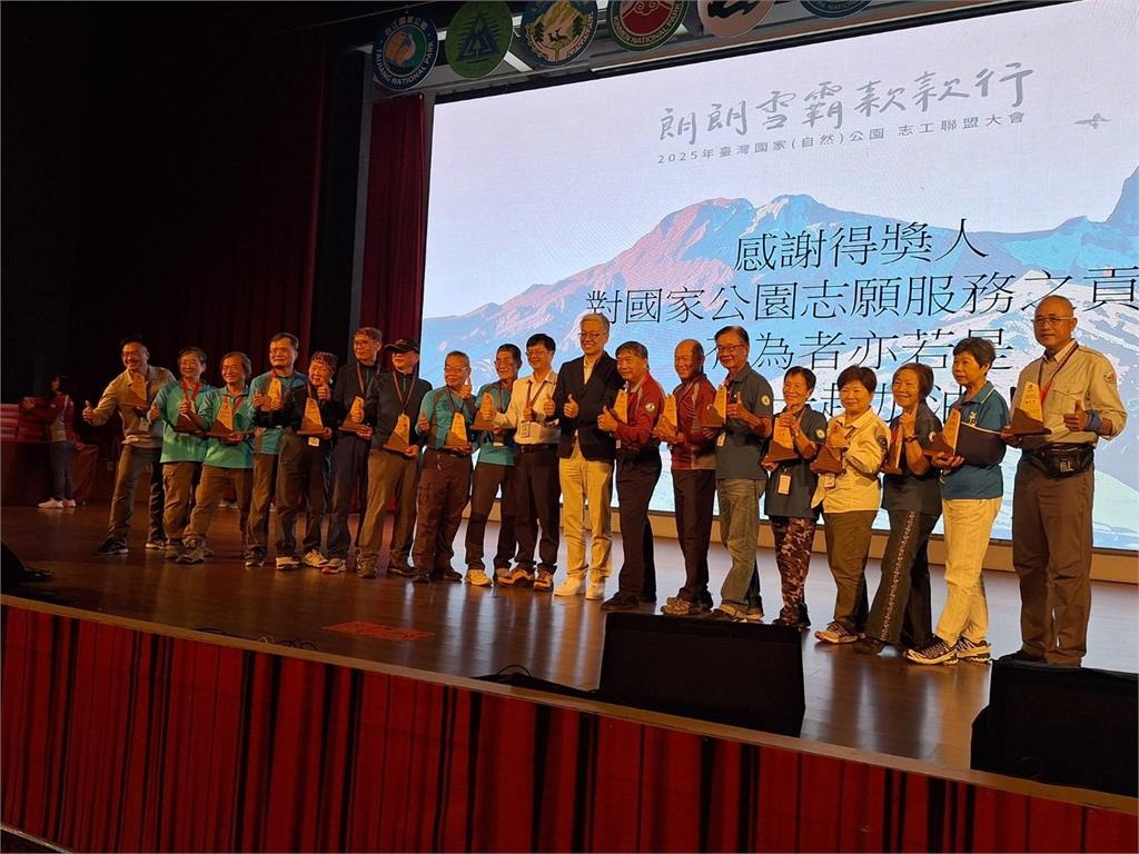 快新聞/志工齊聚雪霸! 內政部:感謝國家公園志工守護台灣最美風景