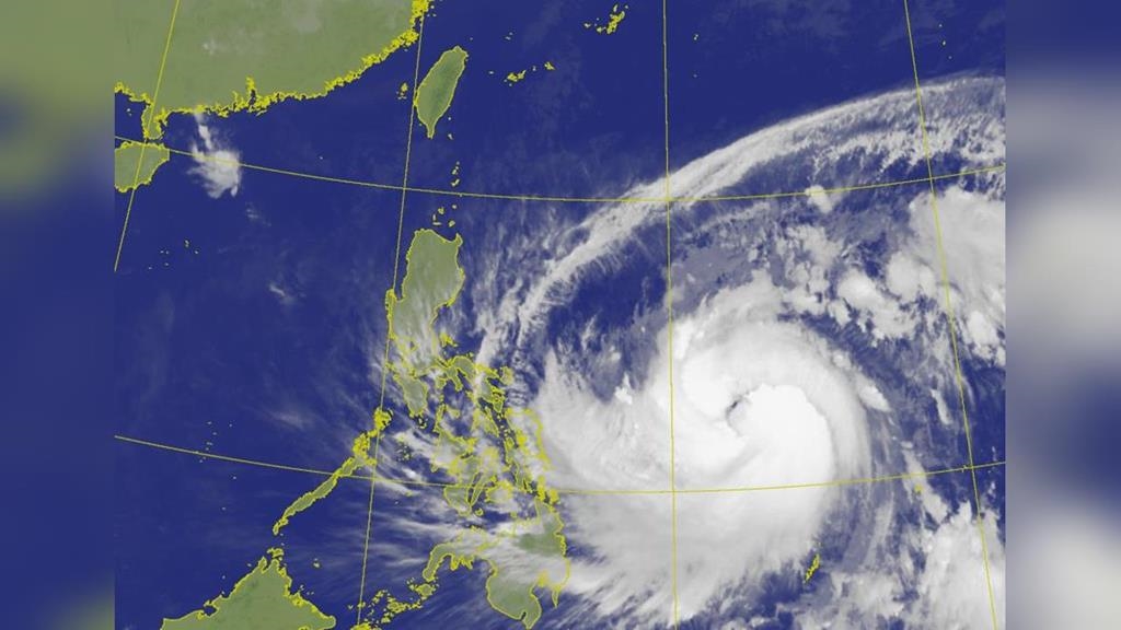 鳳凰颱風恐自「這地區」登陸　氣象粉專曝南北風雨「最搖滾時間點」！