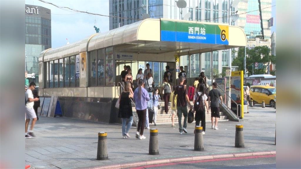 西門町伴手禮店爆「原價90元小泡芙賣220元」！台灣人也看傻眼：被當盤子