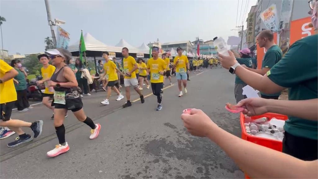 田中馬拉松登場 補給站成焦點 烤雞烤大豬烤鴨通通有 宛如美食天堂