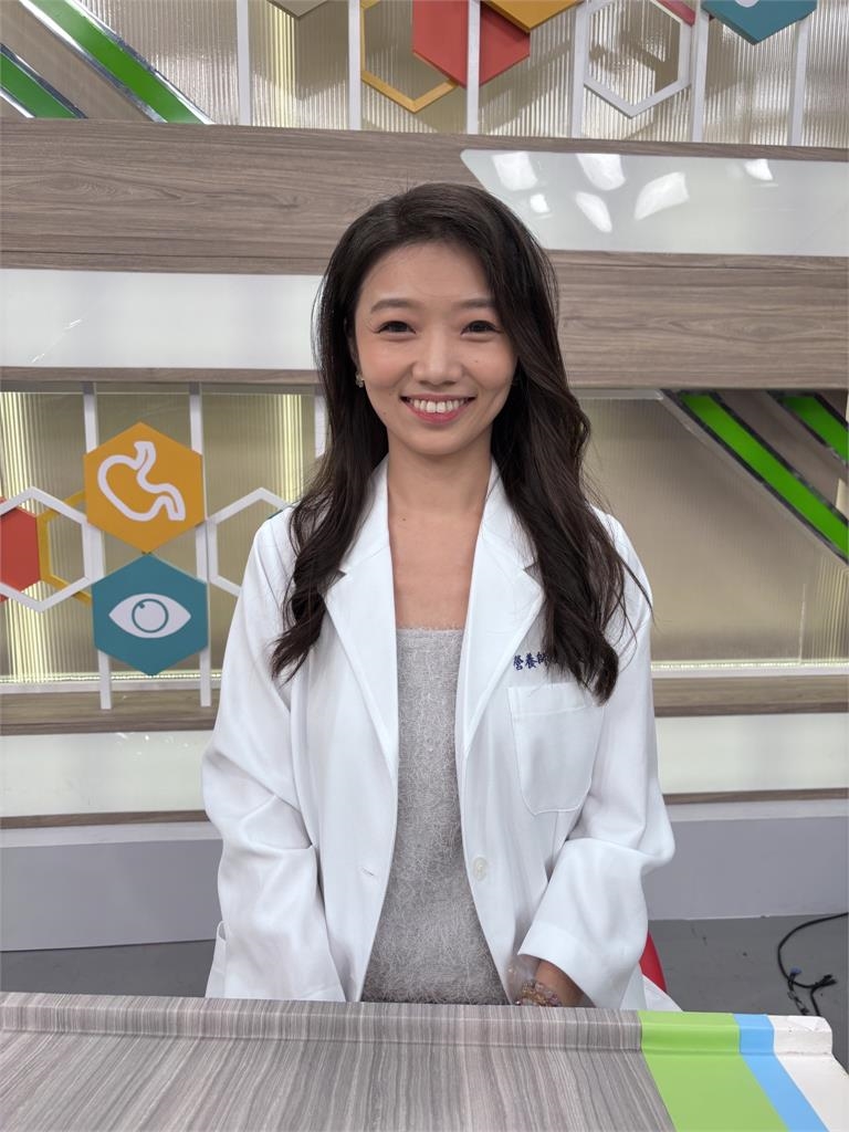 詹惟中自稱是「秒睡王子」卻睡不久！馬國弼嫌擦防曬太娘慘曬出斑   