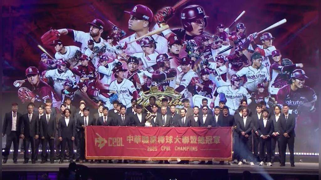 中職／球員賽前還不知情！「阿公」古久保休息室道別難忍淚水：不能再穿同件球衣了