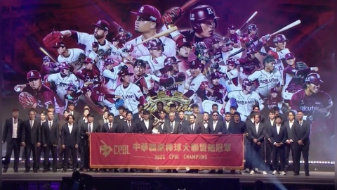 中職/球員賽前還不知情!「阿公」古久保休息室道別難忍淚水:不能再穿同件球衣了