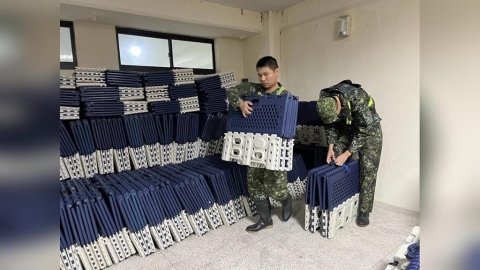 慈濟成立颱風災害應變 200床福慧床由軍車載往光復