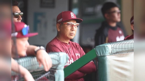 中職(影)/捨不得阿公走!網友翻出古久保健二「貼心拍土」畫面大讚帶人帶心