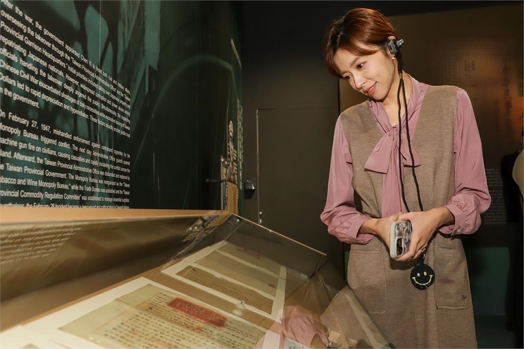 國家記憶「潮」起來!王瞳、宮美樂驚呼國家檔案館:「原來歷史好好玩 」