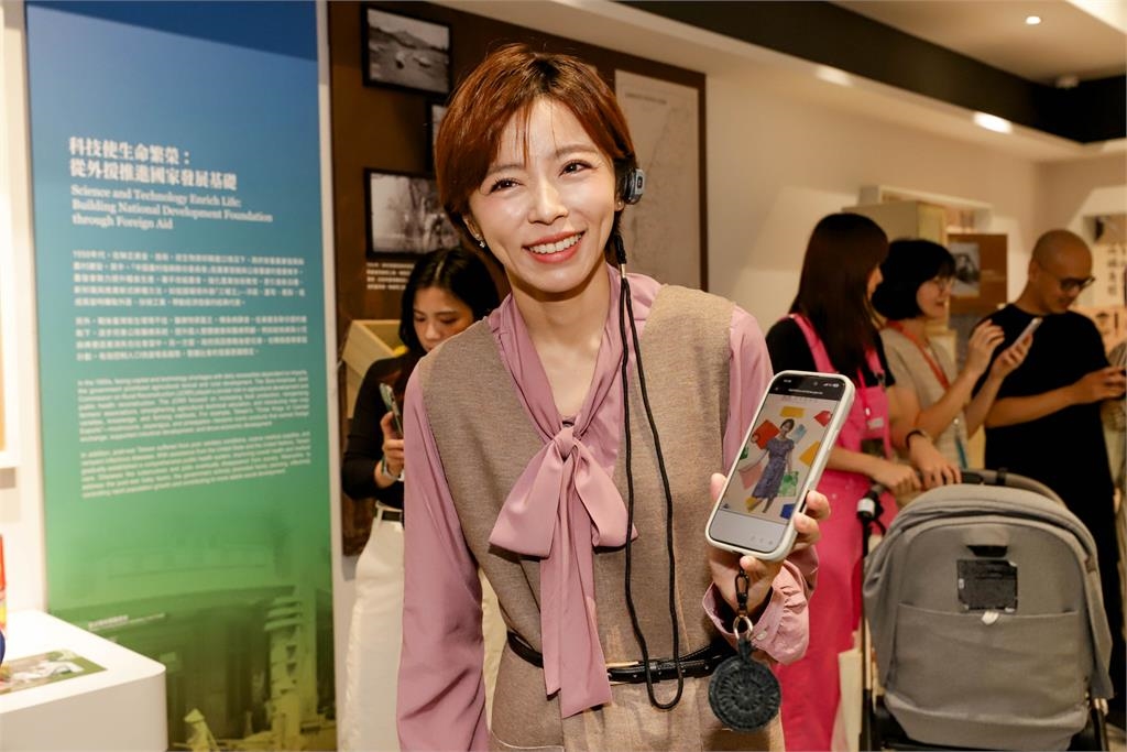 國家記憶「潮」起來!王瞳、宮美樂驚呼國家檔案館:「原來歷史好好玩 」