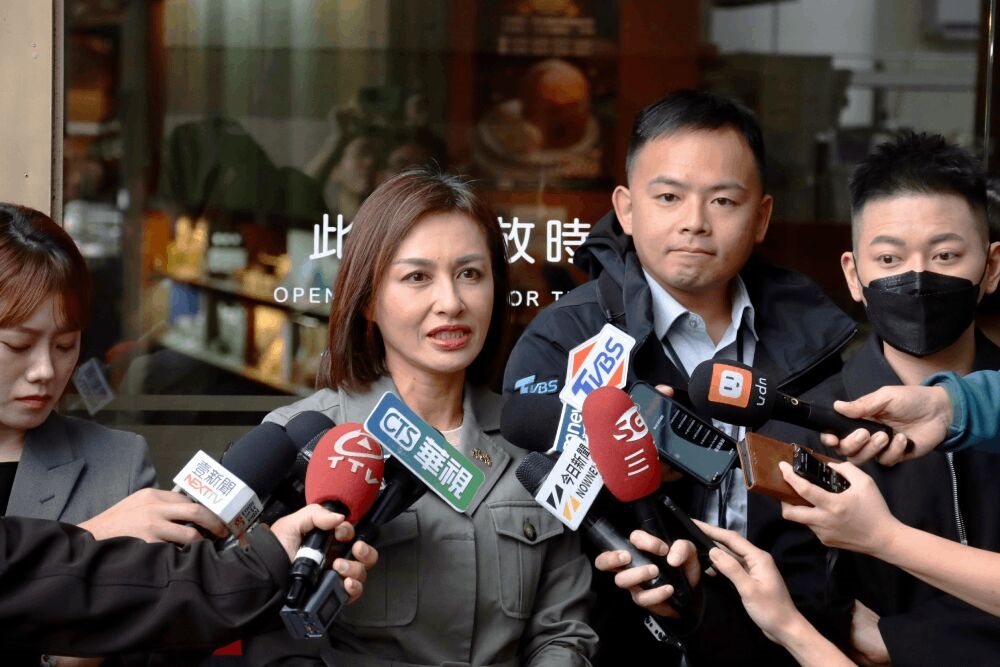 搶頭香登記民進黨高雄市長初選 邱議瑩自評對高雄最有規劃與想法 2 照片來源:邱議瑩競選團隊