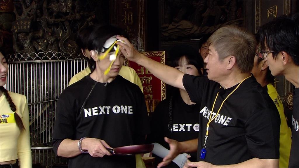 《綜藝大集合》錄影藝人遭砸生雞蛋！郭忠祐被砸得滿臉蛋液