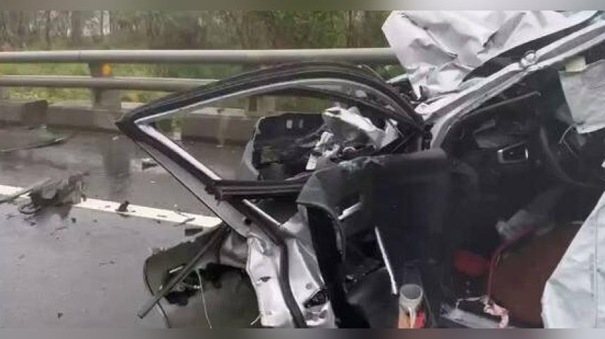 鳳凰颱風來勢洶洶！台9線雨天驚魂　小客車對上貨車「車頭凹陷」現場僅剩單線通行