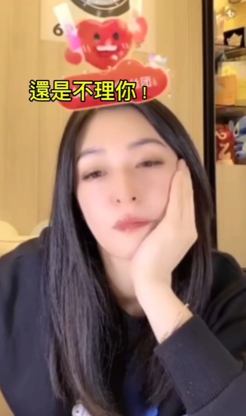 李思潔抖音直播遭粗口+9飆三字經！她「放音念佛」淡定化解吸網狂讚