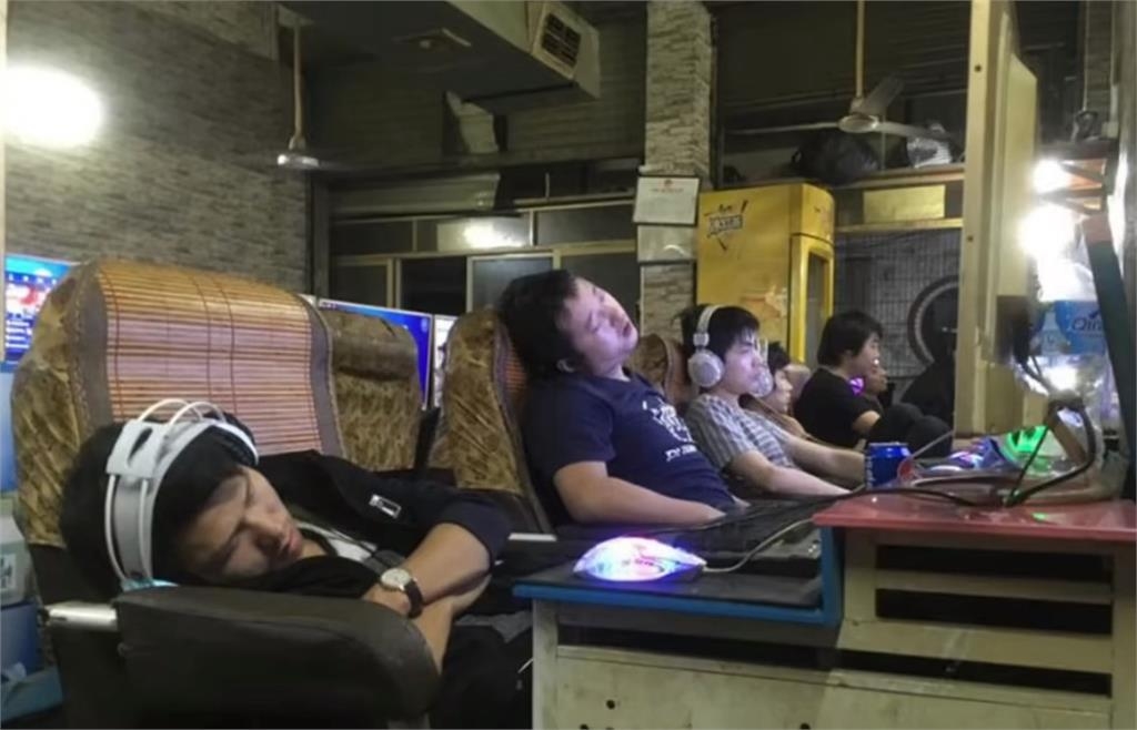 以前沒有手機的大學夜生活曝光!過來人超懷念:「這三件套」太經典