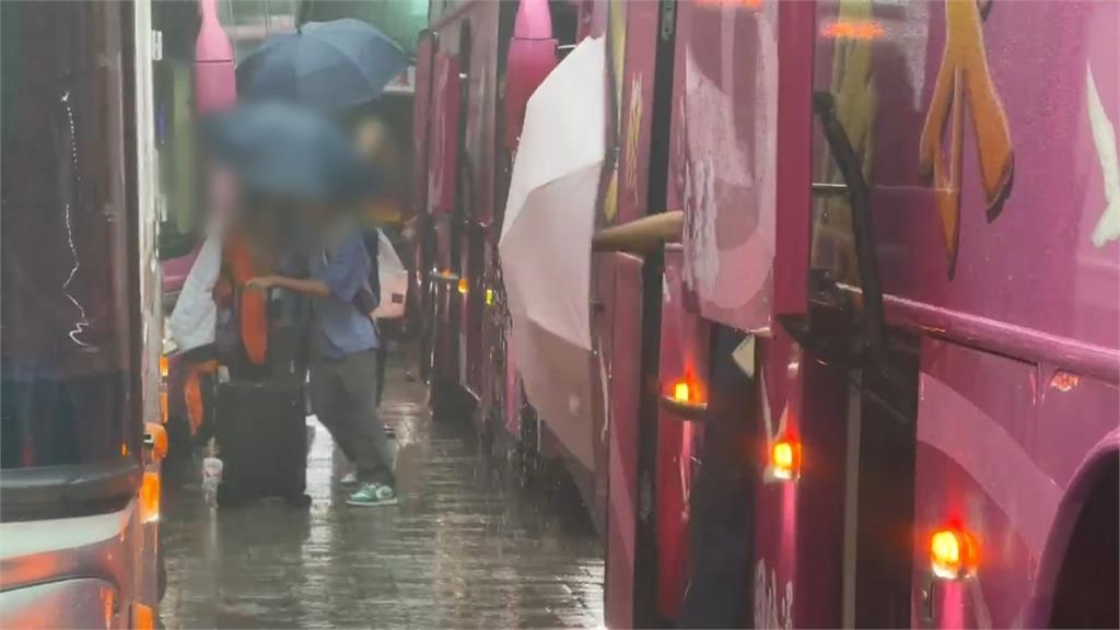 宜蘭慧燈中學要求到校自習挨轟　基隆碇內國中"一校兩制"