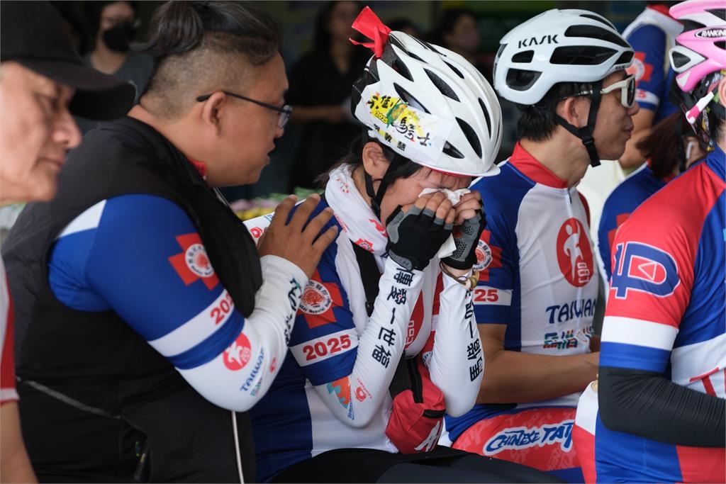 不懼病魔!癌友組成「不倒騎士團」 成功完成單車環島