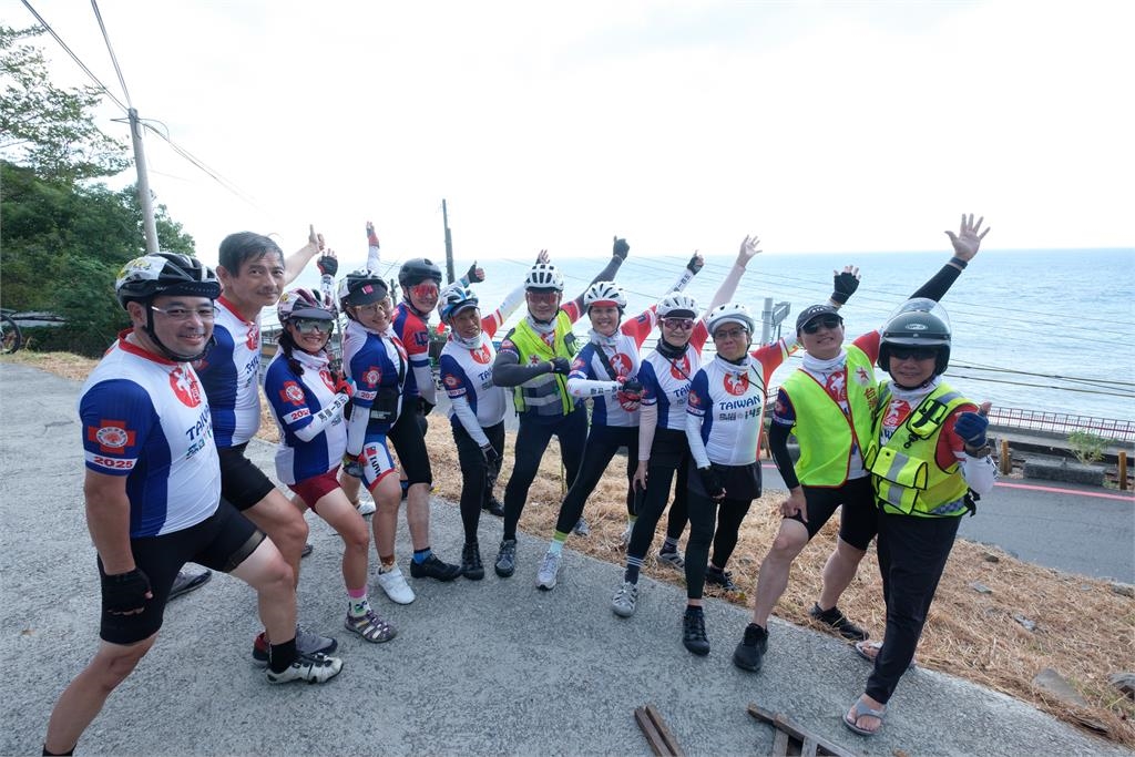 不懼病魔!癌友組成「不倒騎士團」 成功完成單車環島