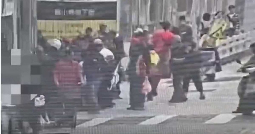 警方後續除通知黃男等5人到案後,也確認共有11人交付個資,其中3人事後前往警局提告。(圖/翻攝畫面)