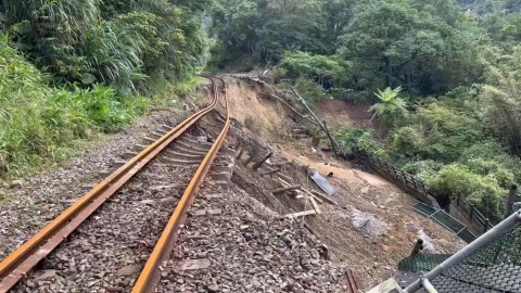 颱風鳳凰發陸警  台鐵平溪線全線停駛