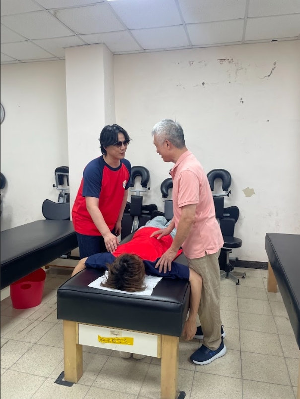 炎亞綸推拿喊腰痛！ 「慘叫出聲」被金曲歌王嗆：你敗腎欸