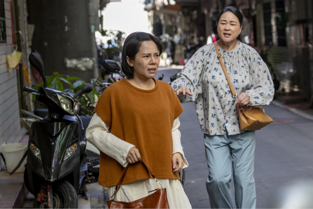 錦雯演八點檔有喜感! 金馬影后出手「揪做一事」竟成拉鋸戰