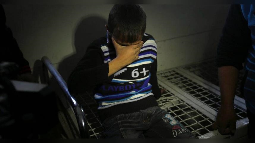 2歲兒多次眼傷就醫「竟是親生母親下毒手」？母親涉虐童被捕　警方調查是否涉及另名長女