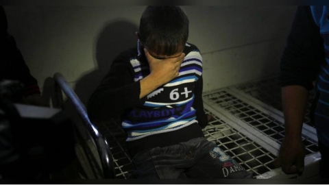 2歲兒多次眼傷就醫「竟是親生母親下毒手」？母親涉虐童被捕　警方調查是否涉及另名長女