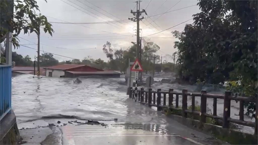 馬太鞍溪再度溢流湧入明利村 村民哀嘆：家園、牆壁都沒了