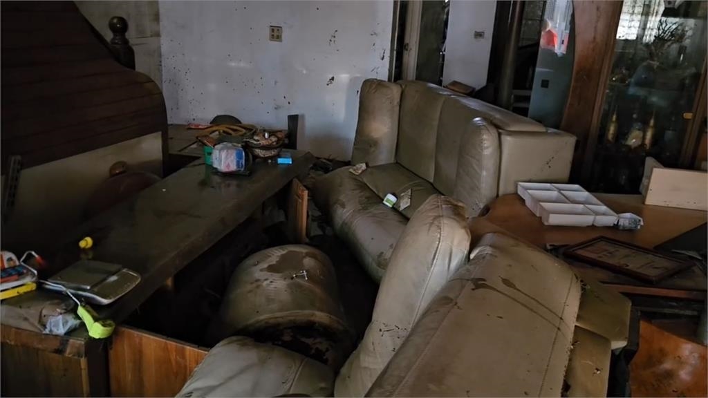 快新聞/大水漫灌!花蓮「這村莊」今晨洪水來襲 蘇澳居民打掃家園