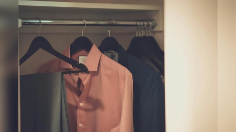 女生宿舍衣櫃發霉「除濕袋」可救急？「過來人實測結果」：這招更有效！