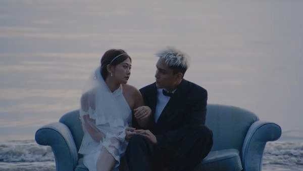 菲道爾以歌曲〈在加納共和國離婚〉走紅。(圖/翻攝IG 大穎)