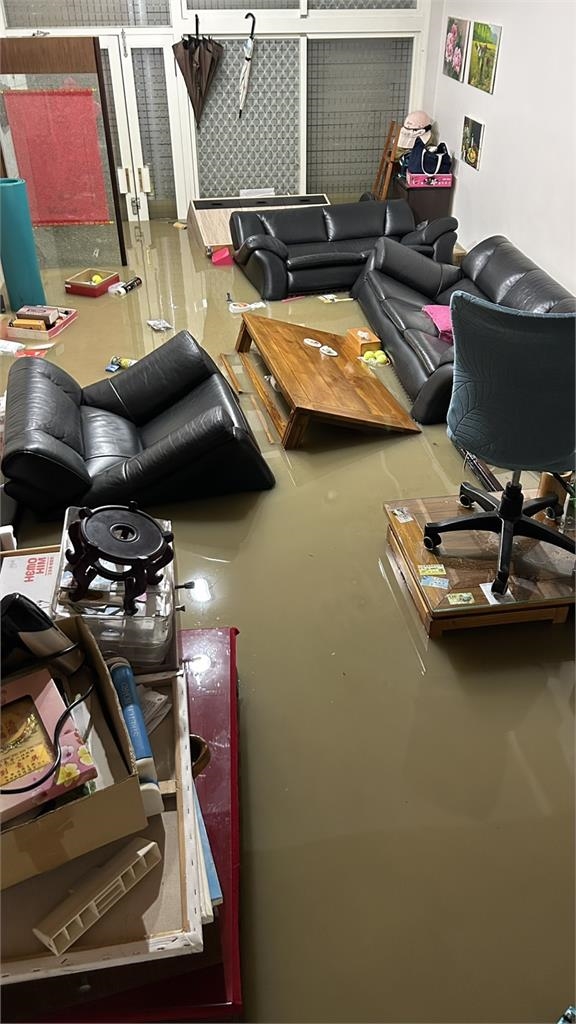 鳳凰颱風未到「宜蘭先淹」雨量破千毫米!住家、車輛快滅頂…氣象專家揭真相