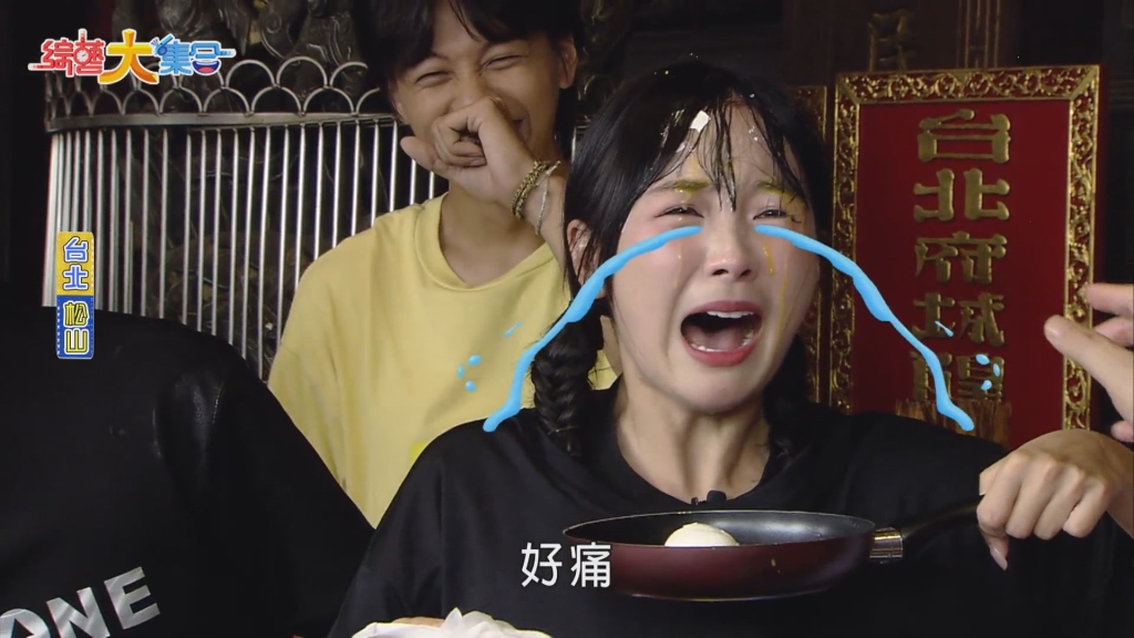 籃籃錄影被砸雞蛋!臉上流滿蛋液「眼睛睜不開」 本人嚇急退場慘況曝