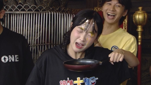 籃籃錄影被砸雞蛋!臉上流滿蛋液「眼睛睜不開」 本人嚇急退場慘況曝