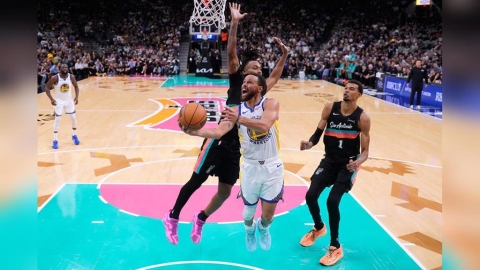 NBA(影)/咖哩大神大復活狂轟46分!力壓文班亞馬帶隊終止客場6連敗