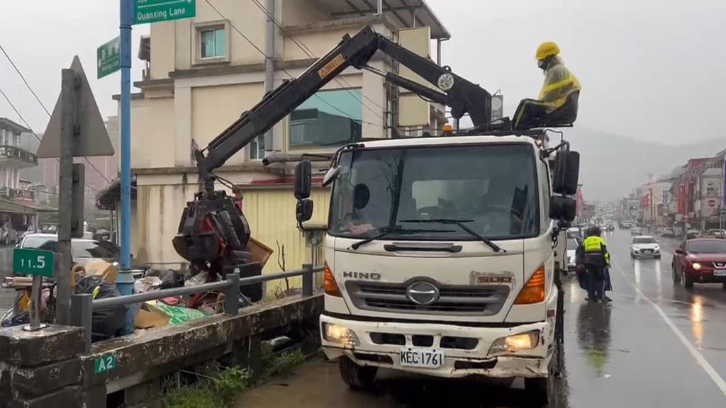 蘇澳大水如光復鄉2.0！　居民家當全泡水.街道如垃圾場