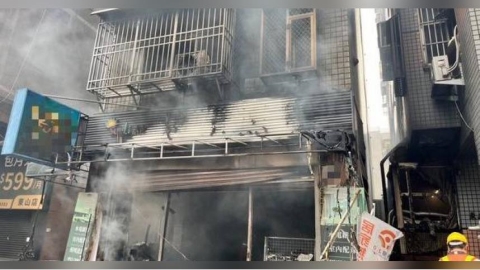 台中北屯燈具店突冒濃煙！出動各式消防車17輛　火勢20分鐘內撲滅