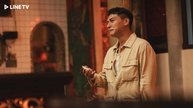 《豬人》鄭人碩崩潰哭求神明尋回兒子。（圖／LINE TV提供）