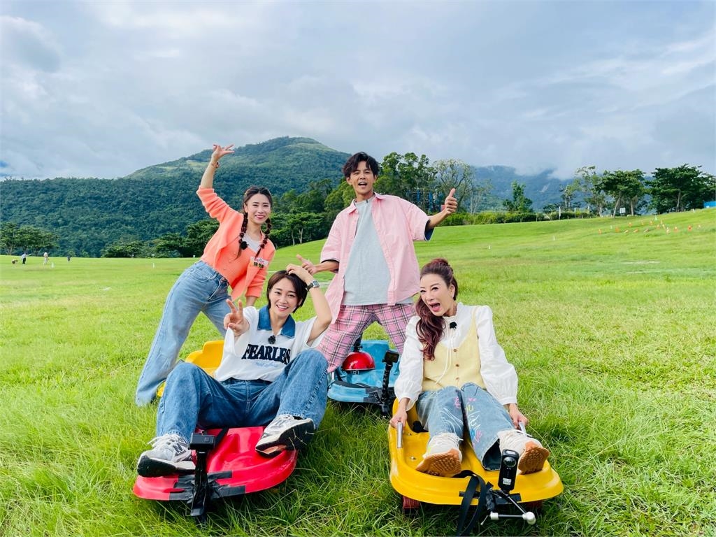 沒有問過直接「推下去」！楊繡惠驚聲尖叫體驗鹿野高台快速滑草