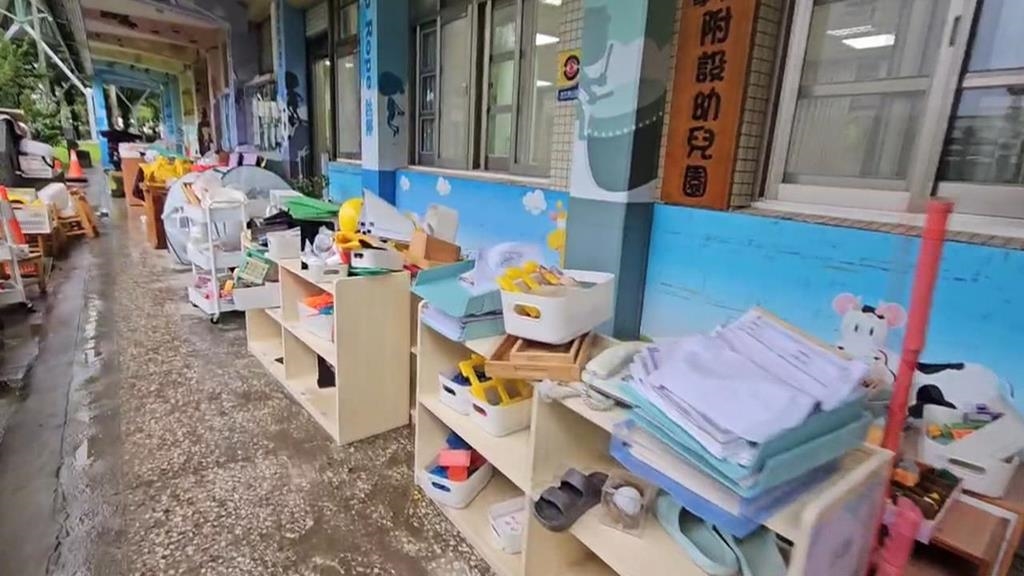 宜蘭累雨量破千！武淵國小慘淹　一樓校舍、桌椅全泡湯