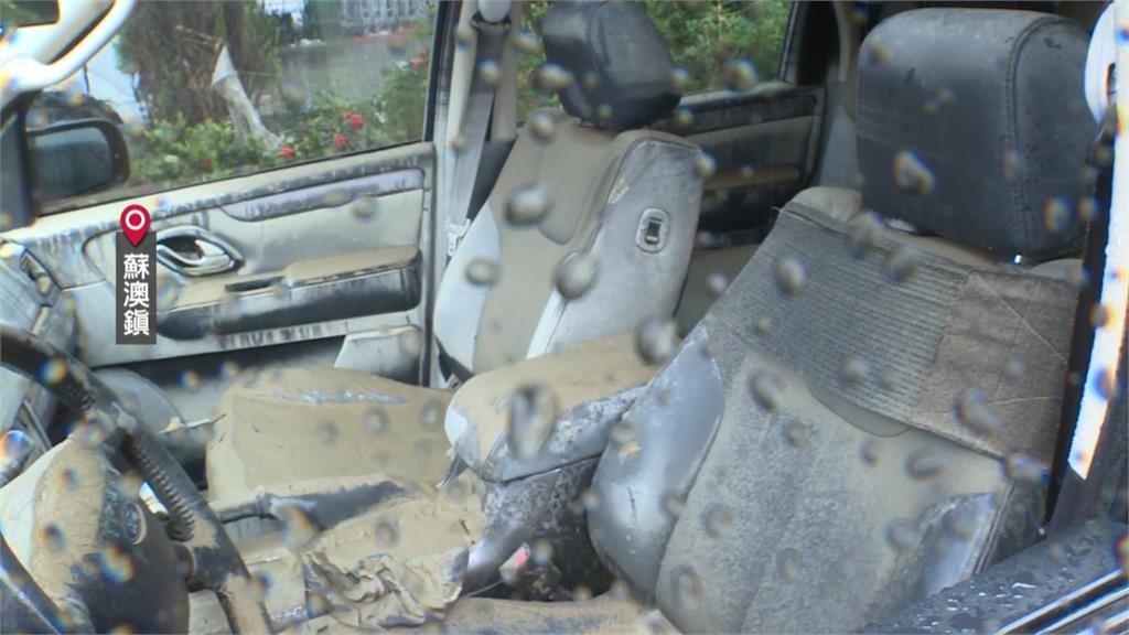 蘇澳大淹水宛如「光復鄉2.0」 居民泡水家當堆街道如垃圾場