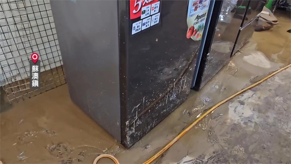 暴雨灌蘇澳！吉他店泡水全報廢　噩夢重演！百貨業者損失近千萬