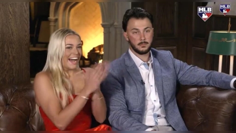 MLB(影)/勇奪賽揚獎!他卻「一臉淡定沒表情」 身旁超正女友嗨翻彷彿她得獎