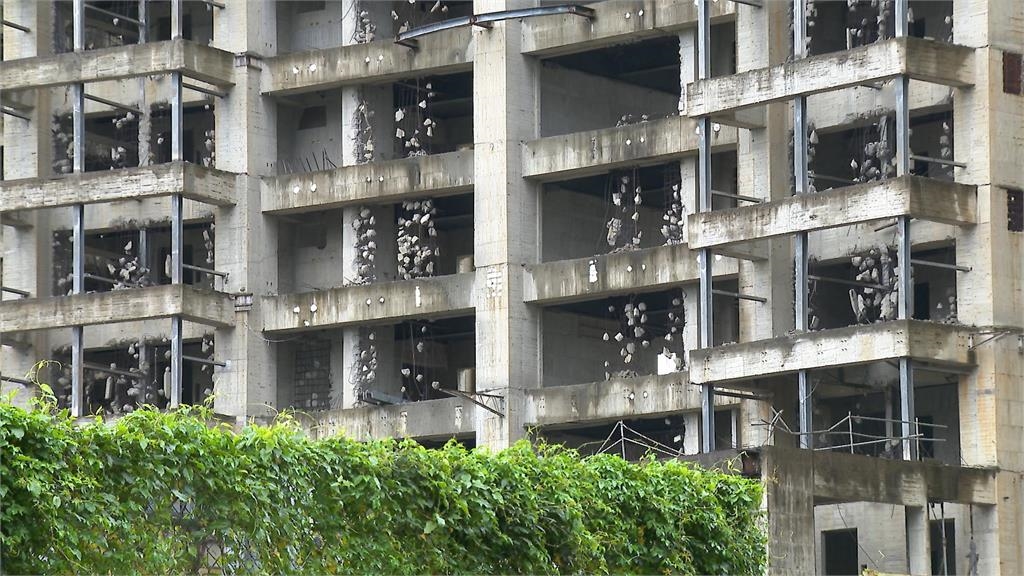 降價30億也沒人要！　小坪頂爛尾樓四拍底價約43億