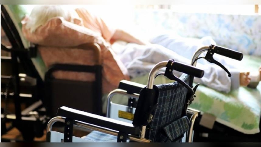 親自顧50年！8旬母悶死癱瘓兒　醫：長照悲歌在於「照顧者看不見未來」