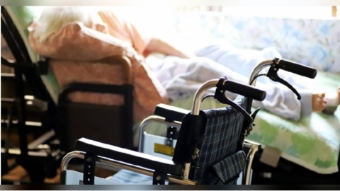 親自顧50年！8旬母悶死癱瘓兒　醫：長照悲歌在於「照顧者看不見未來」